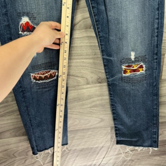 Mm Vintage Cropped Boyfriend Jeans Womens 26 Blue Distressed Frayed Hem Patches - Picture 10 of 12